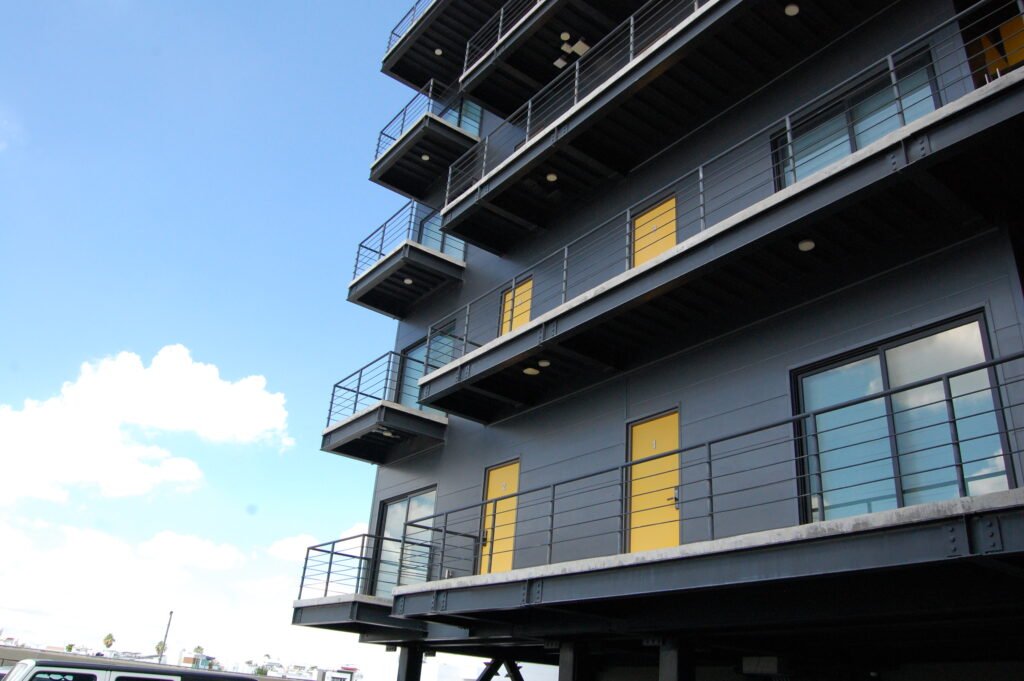 Suites ejecutivas en Culiacán fachada edificio exterior